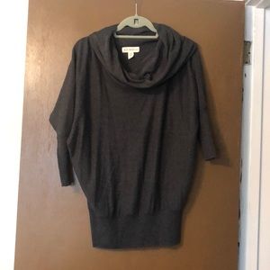 Super cute light weight cowl neck top!